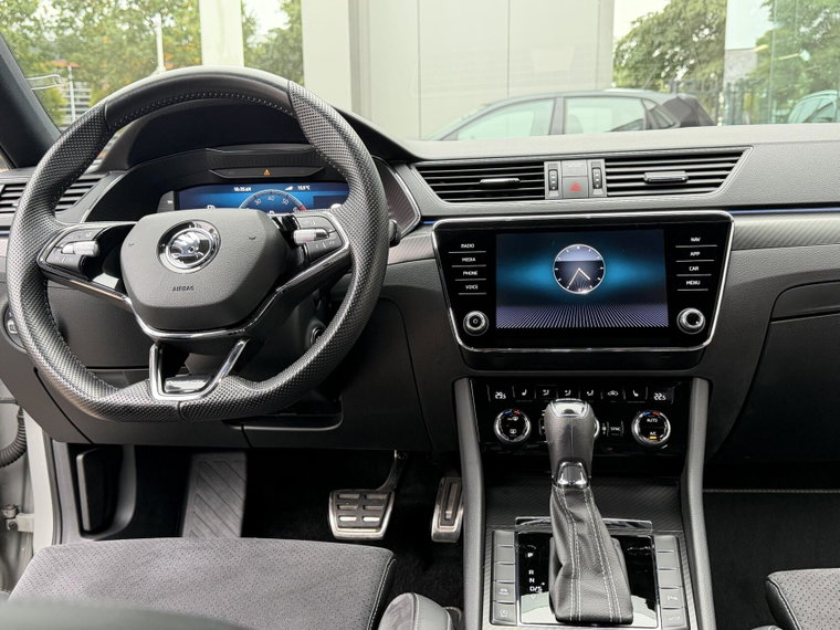 Vehicle Image 25