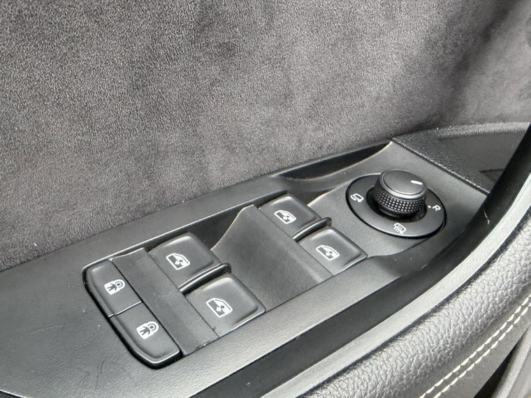Vehicle Image 27