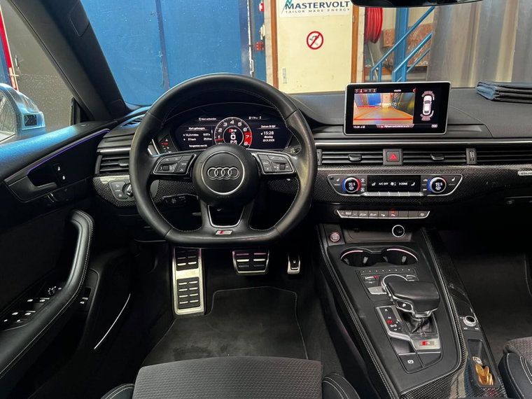 Vehicle Image 17
