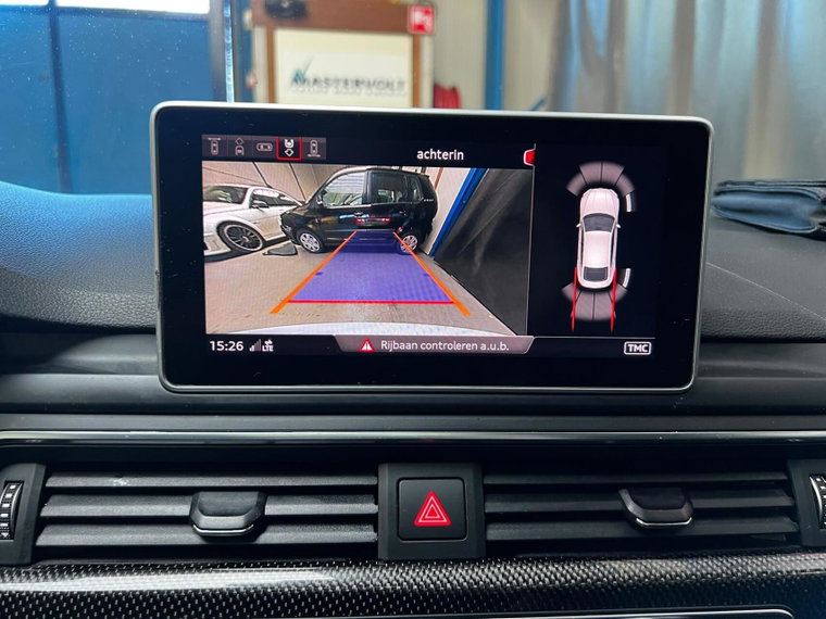 Vehicle Image 25