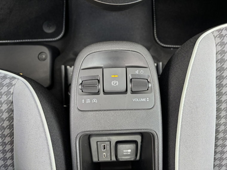 Vehicle Image 23
