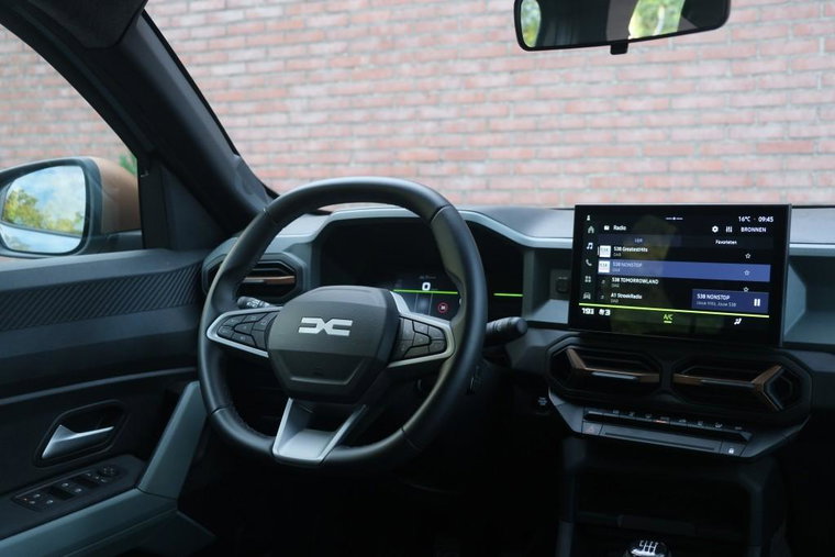 Vehicle Image 12