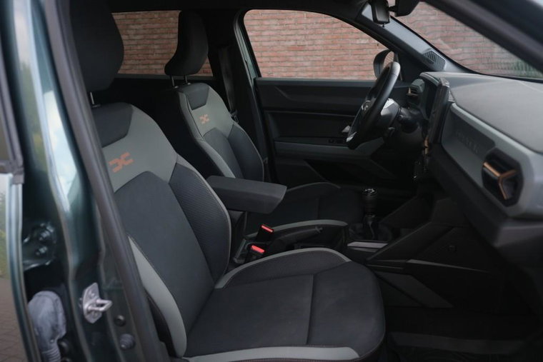 Vehicle Image 4