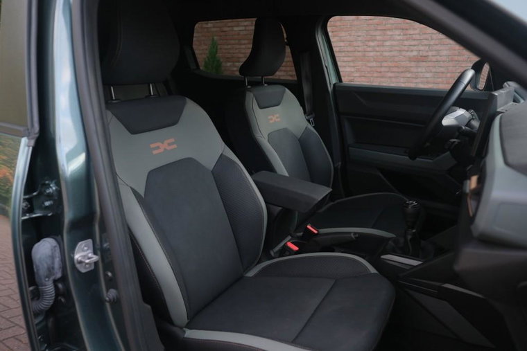 Vehicle Image 6