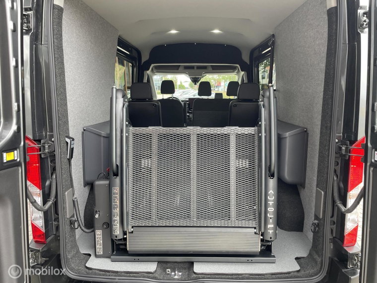 Vehicle Image 9