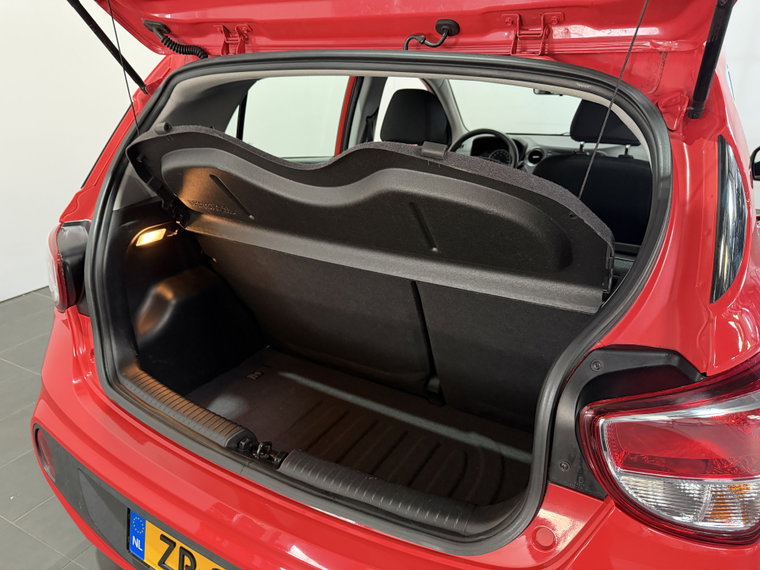 Vehicle Image 25