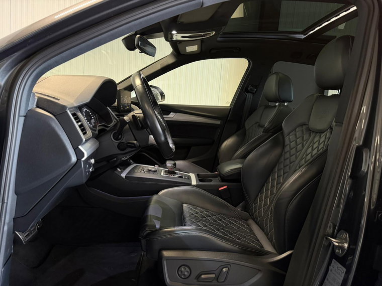 Vehicle Image 12