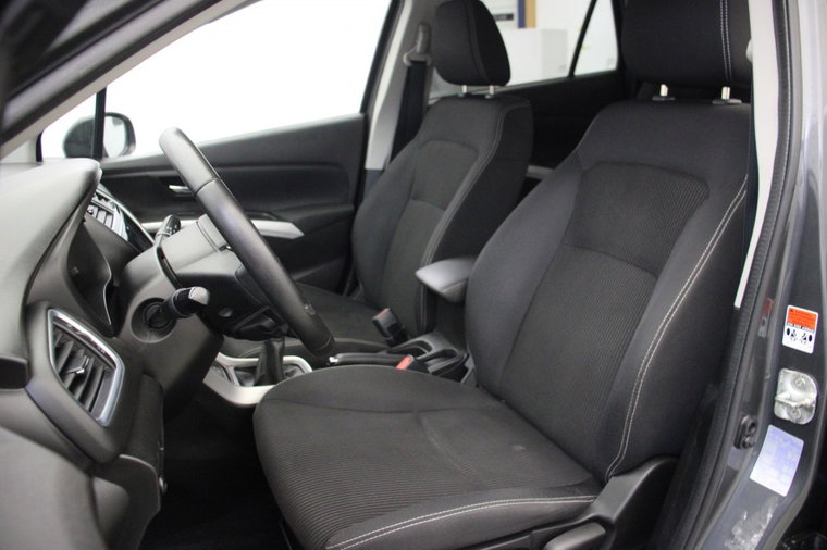 Vehicle Image 12