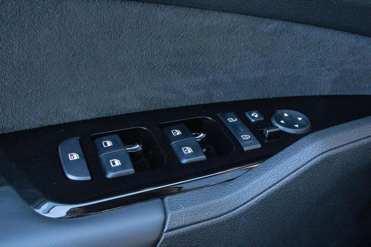 Vehicle Image 24
