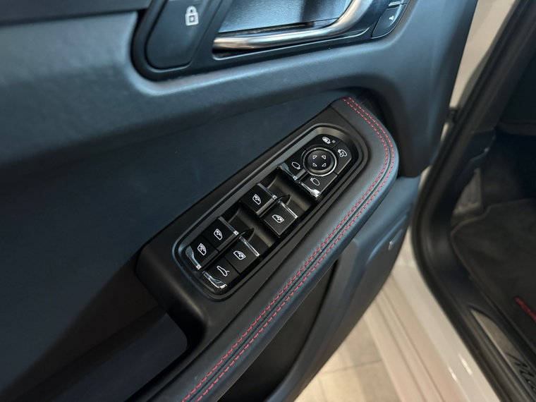 Vehicle Image 33