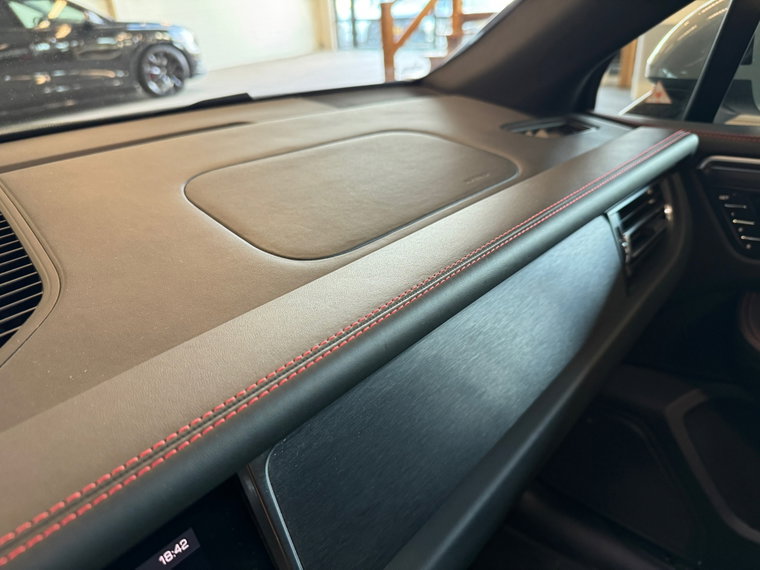 Vehicle Image 36