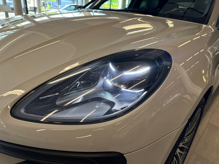 Vehicle Image 38