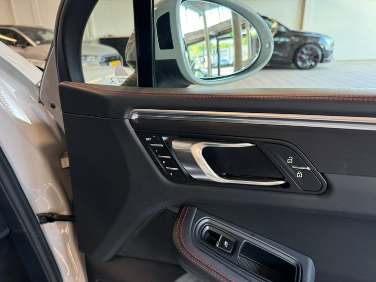 Vehicle Image 40