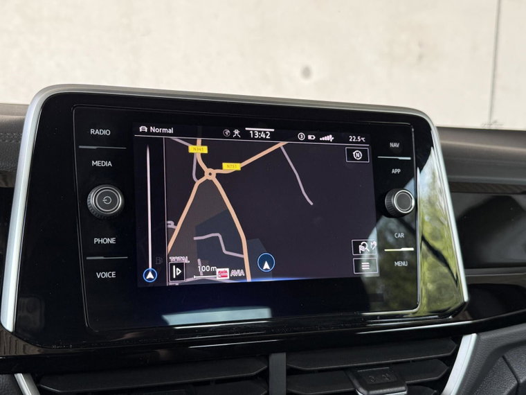 Vehicle Image 25
