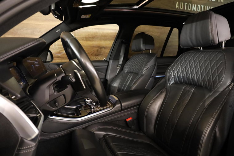 Vehicle Image 7