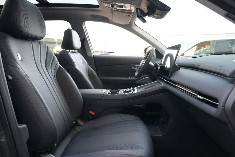 Vehicle Image 9