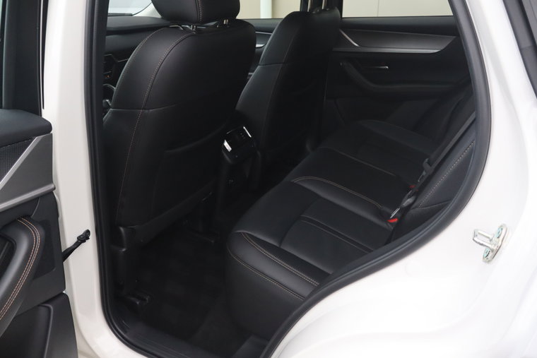 Vehicle Image 38