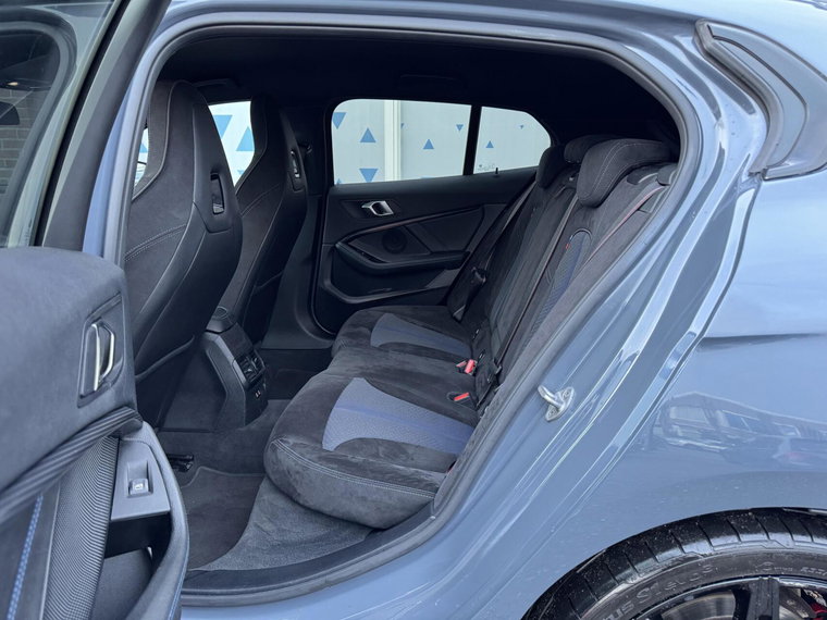 Vehicle Image 37