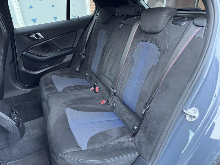 Vehicle Image 38