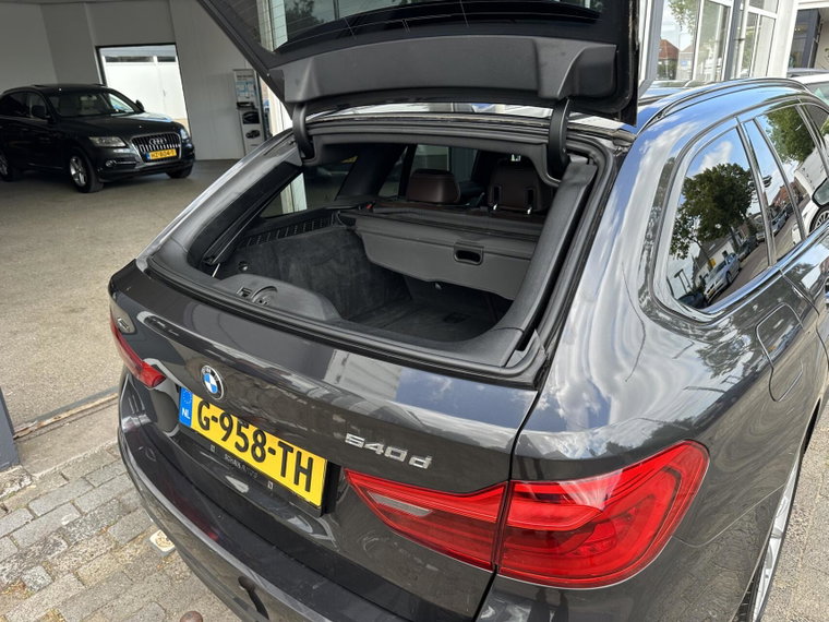 Vehicle Image 28