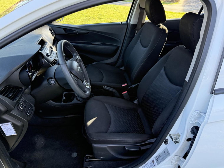 Vehicle Image 12