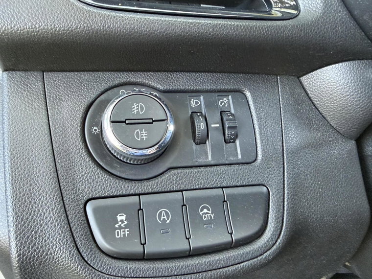 Vehicle Image 29