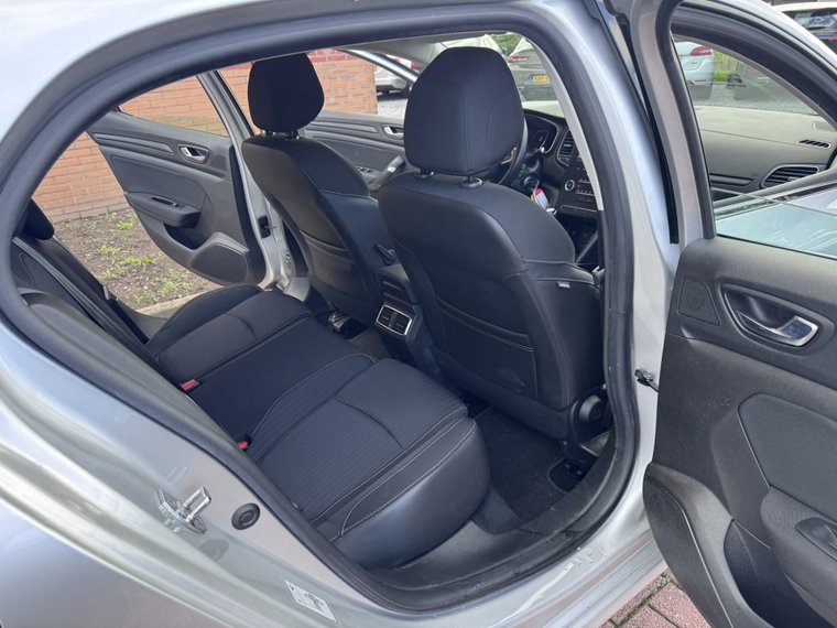 Vehicle Image 23