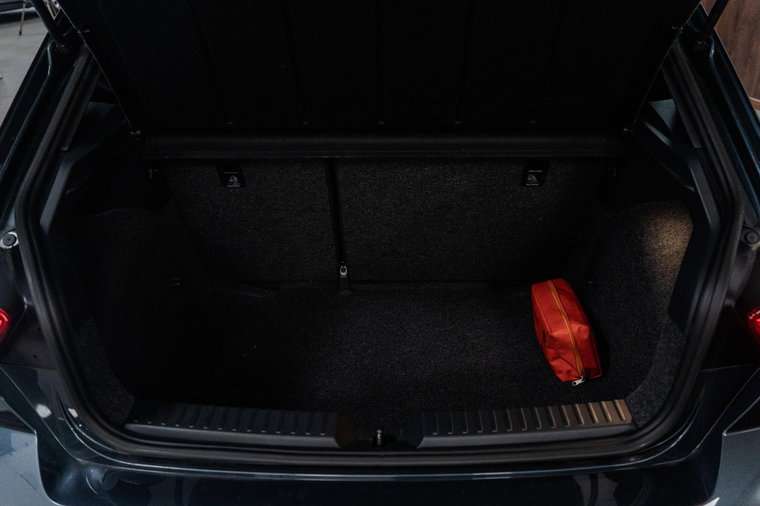 Vehicle Image 32