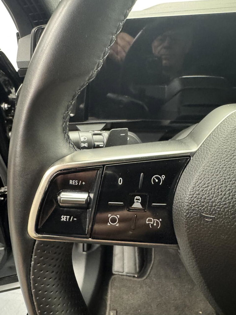 Vehicle Image 38