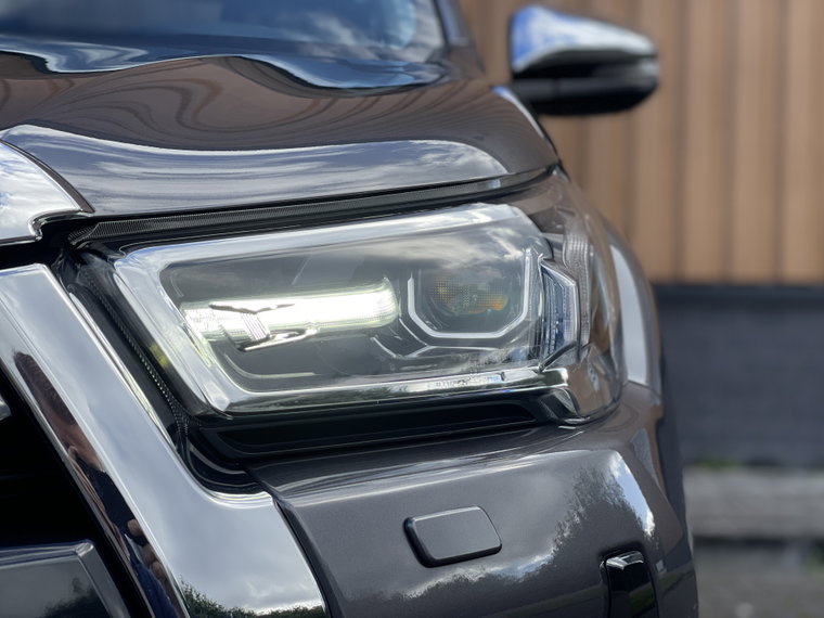 Vehicle Image 8
