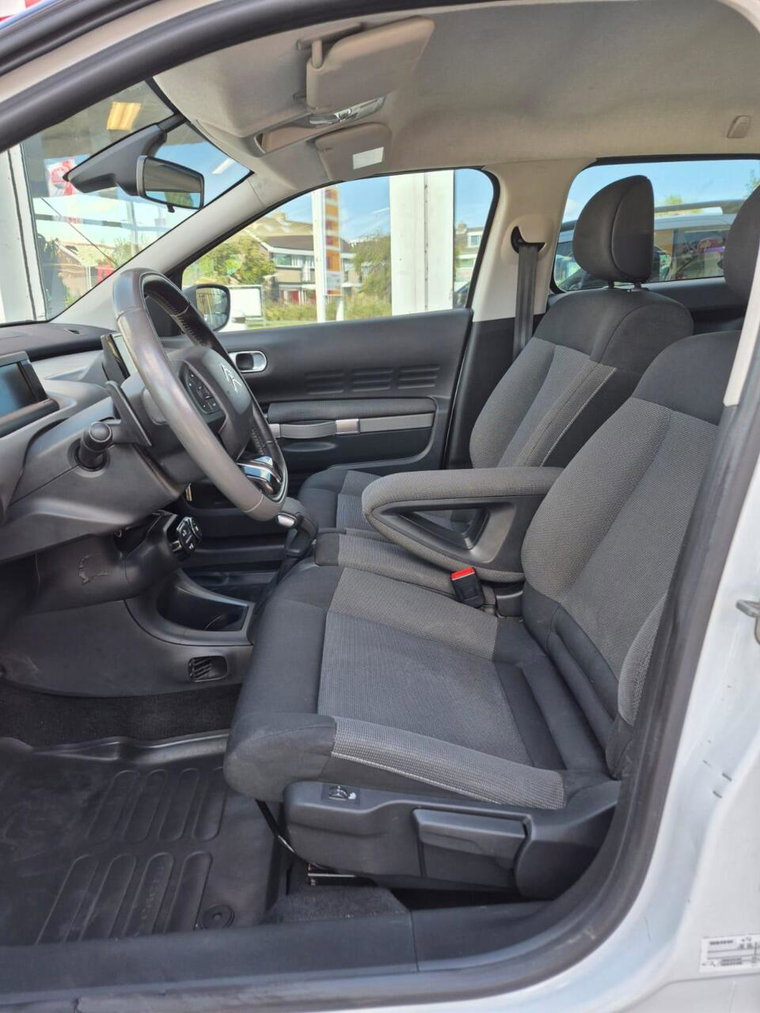 Vehicle Image 18