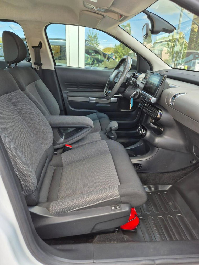 Vehicle Image 19