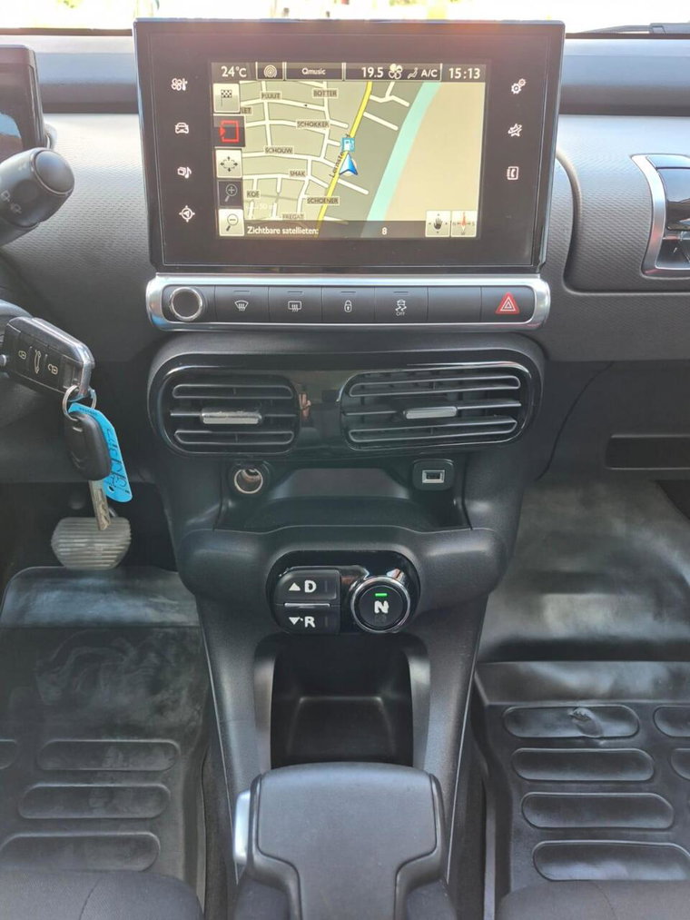 Vehicle Image 21