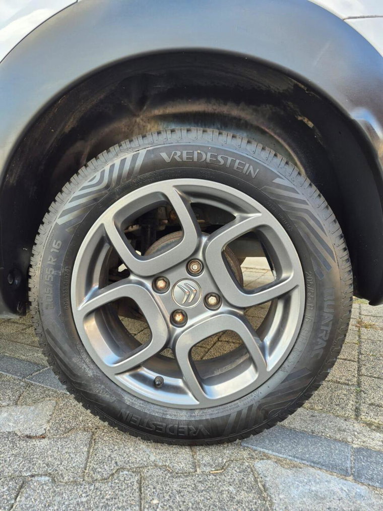 Vehicle Image 22