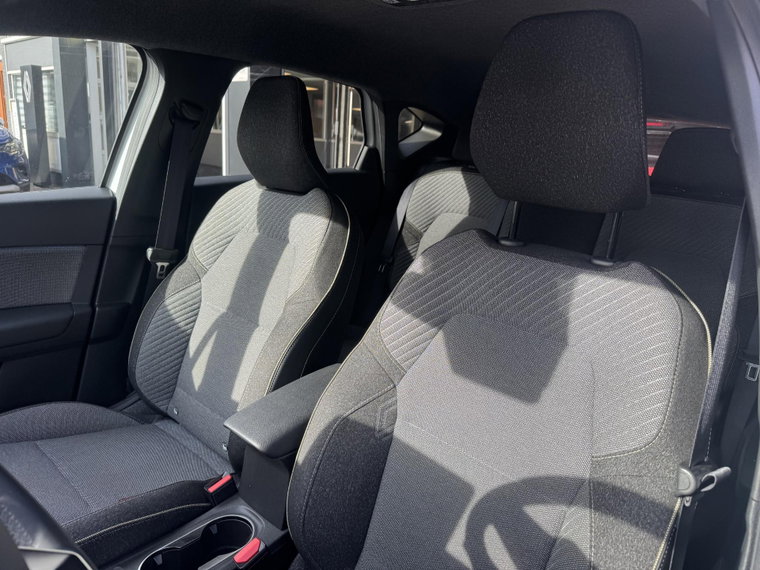 Vehicle Image 12