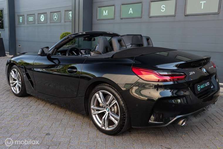 Vehicle Image 21