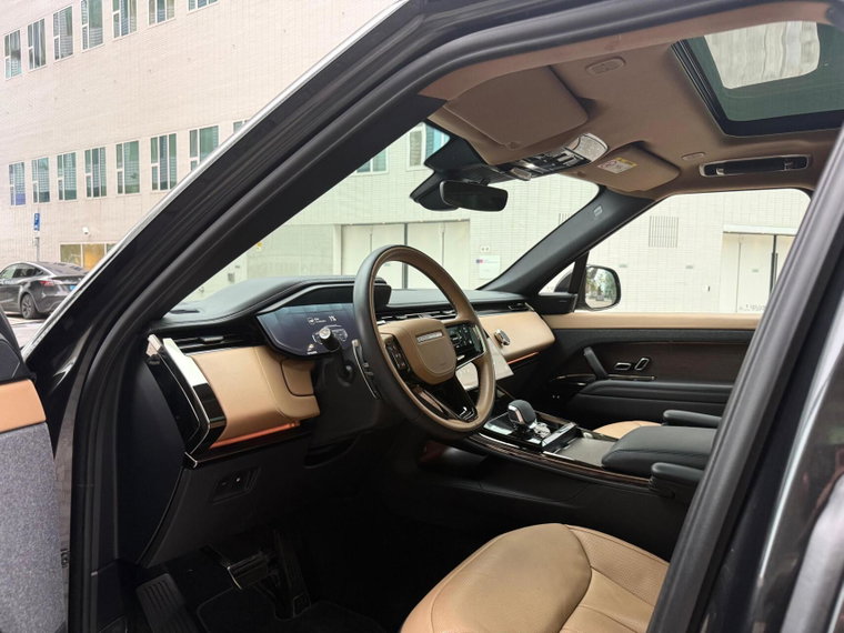 Vehicle Image 9