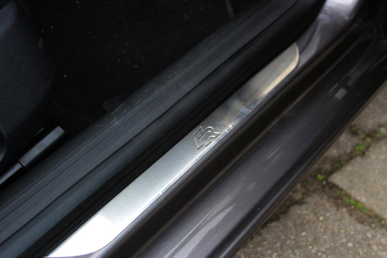 Vehicle Image 25