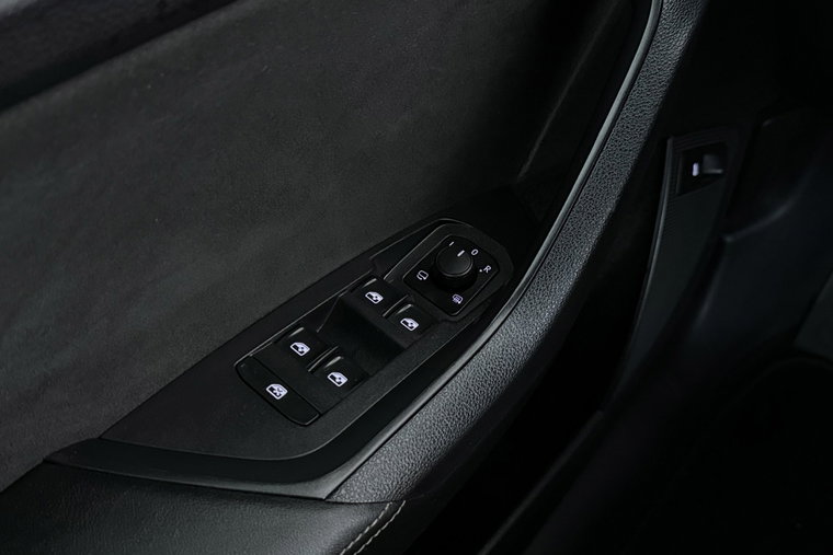 Vehicle Image 37