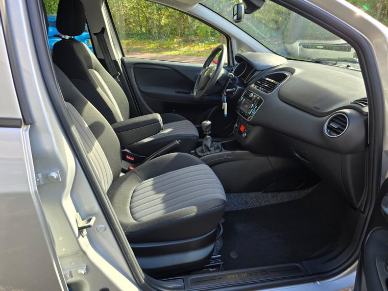 Vehicle Image 19