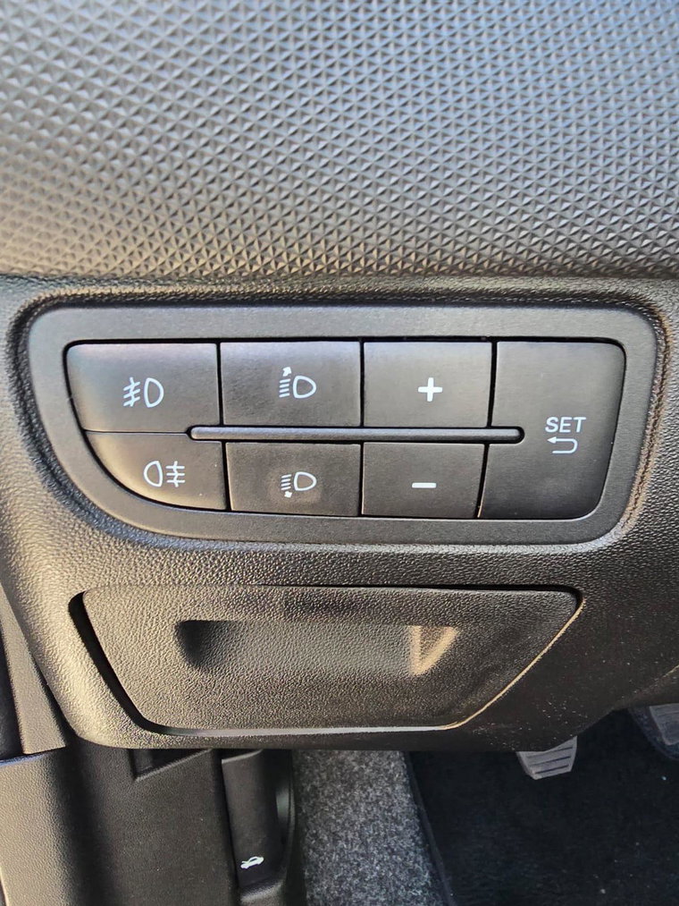 Vehicle Image 29