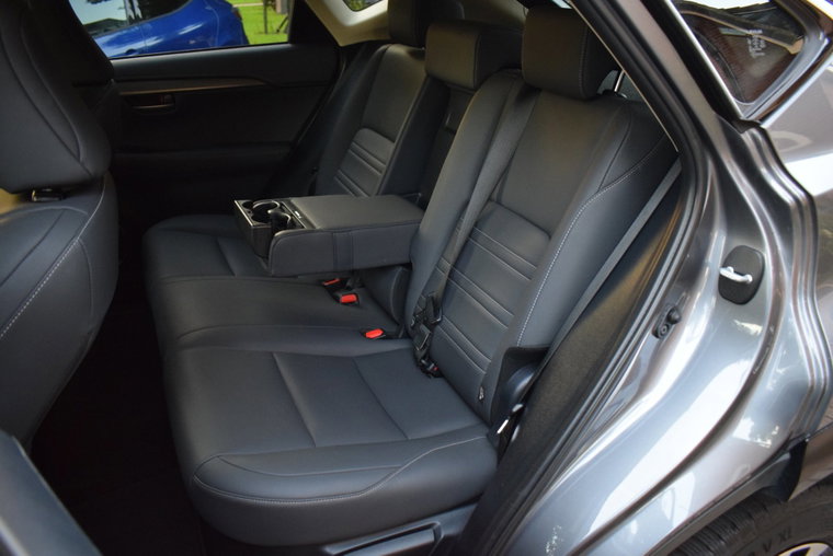 Vehicle Image 16