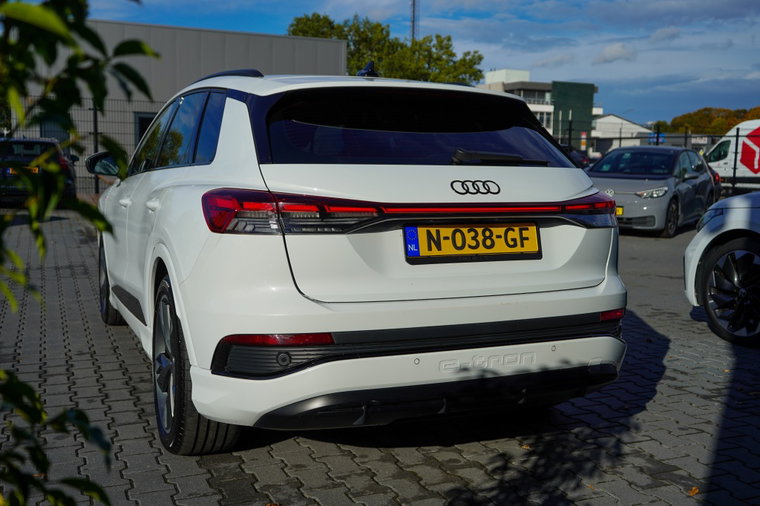 Vehicle Image 21