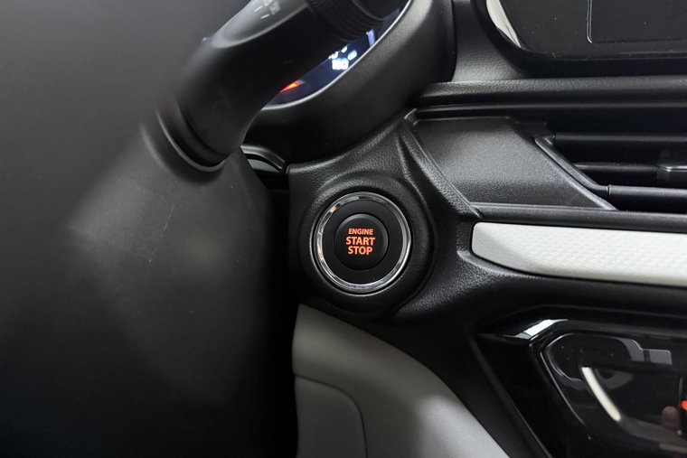 Vehicle Image 25