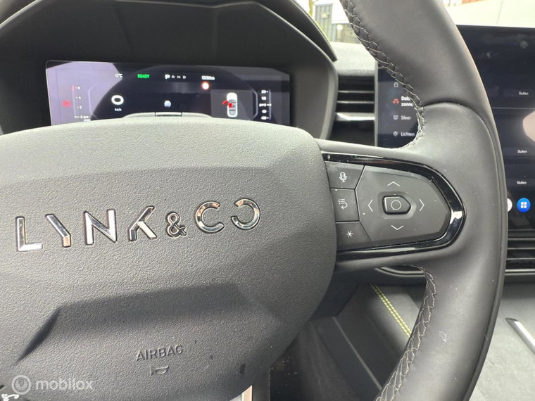 Vehicle Image 25