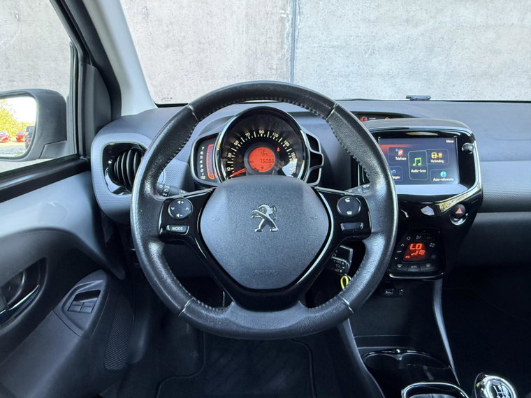 Vehicle Image 16