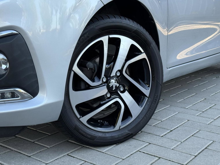 Vehicle Image 30