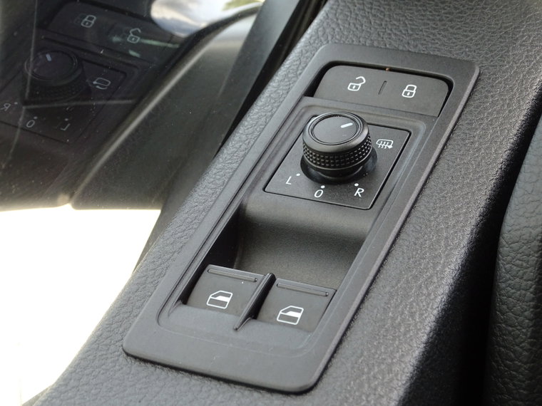 Vehicle Image 28
