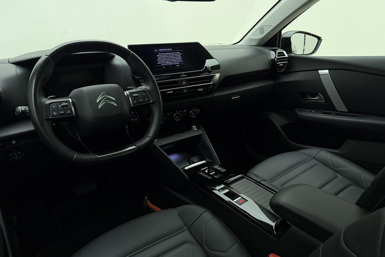 Vehicle Image 16