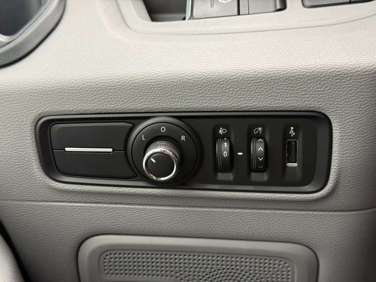Vehicle Image 26